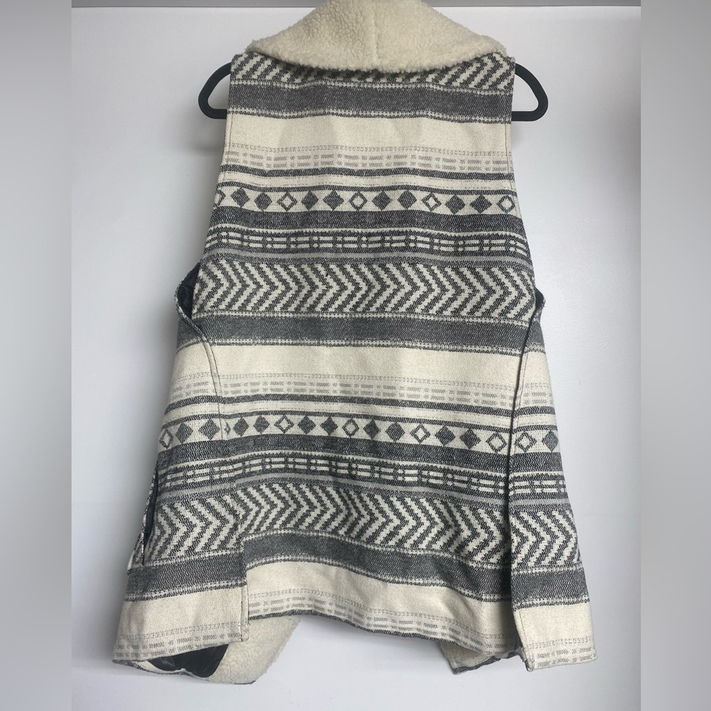 Aztec vest - Picture 2 of 3